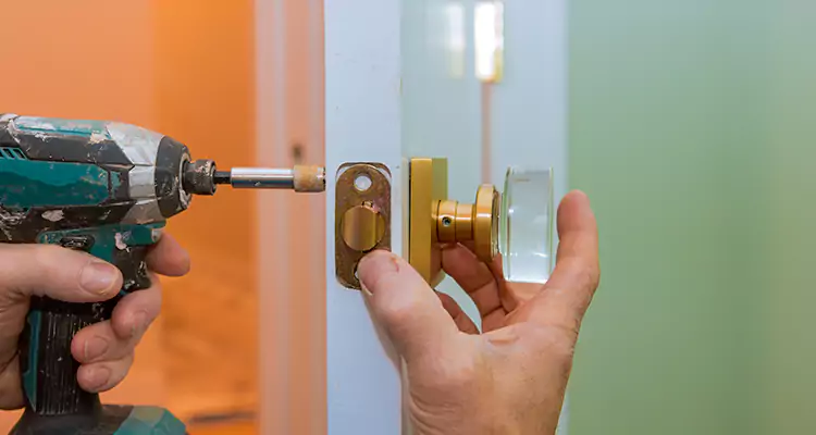 Broken Door Knob Fix in Wekiwa Springs, FL