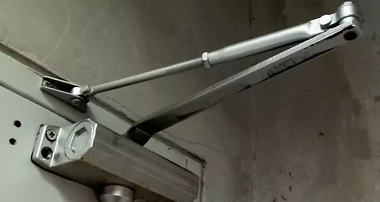 Door Closer Oil Leak Repair in Wekiwa Springs, FL
